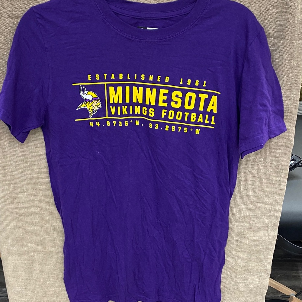 NFL Purple Minnesota Vikings Graphic Tee with Yellow Logo
